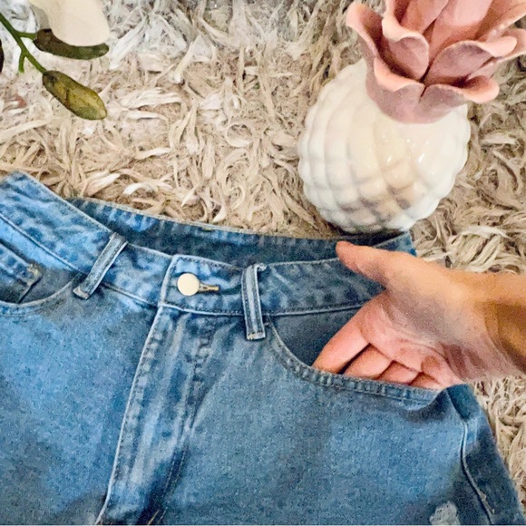 NEW Super Frayed Denim Shorts - Picture 6 of 12